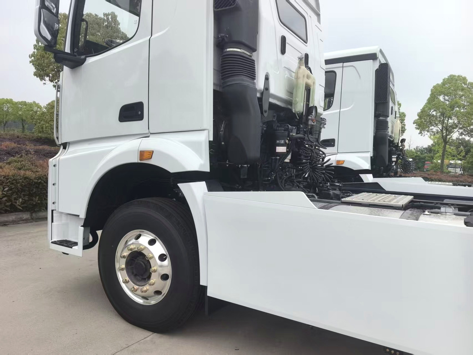 Weichai 6x4 tractor truck chassis connection details