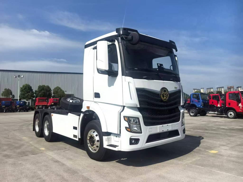 Weichai 6x4 heavy-duty tractor truck front angle