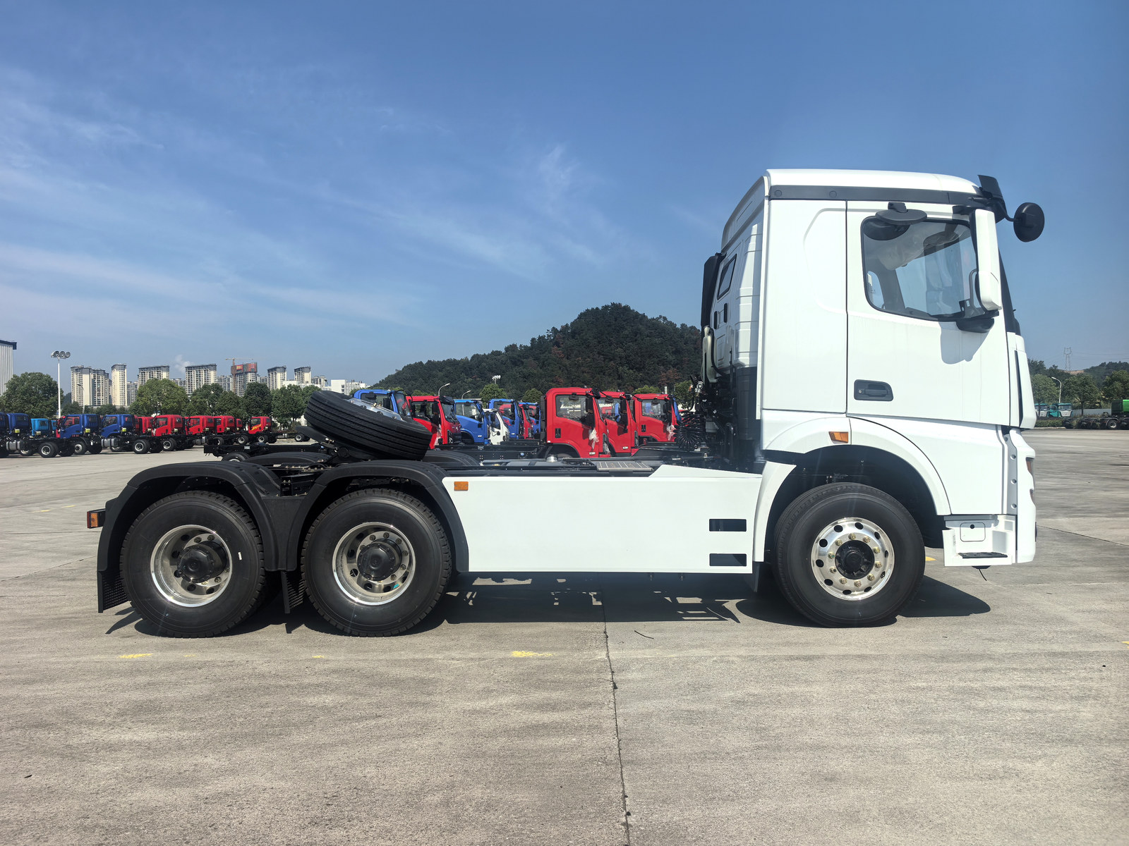 Weichai 6x4 heavy-duty tractor truck side view