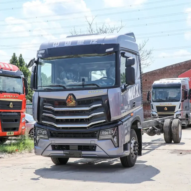 4×2 HOWO MAX AMT 9.55m Refrigerated Truck Heavy-duty Truck China export product for overseas buyers