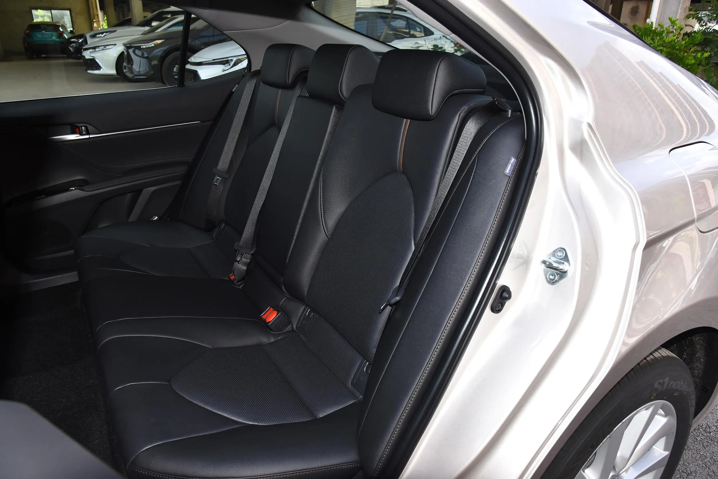 Used Toyota Camry 2021 (8)
