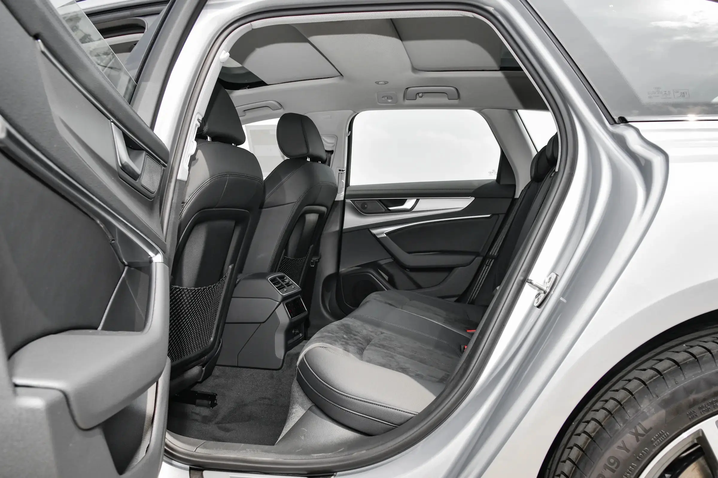 Used car Audi A6L 2023 sedan (10)