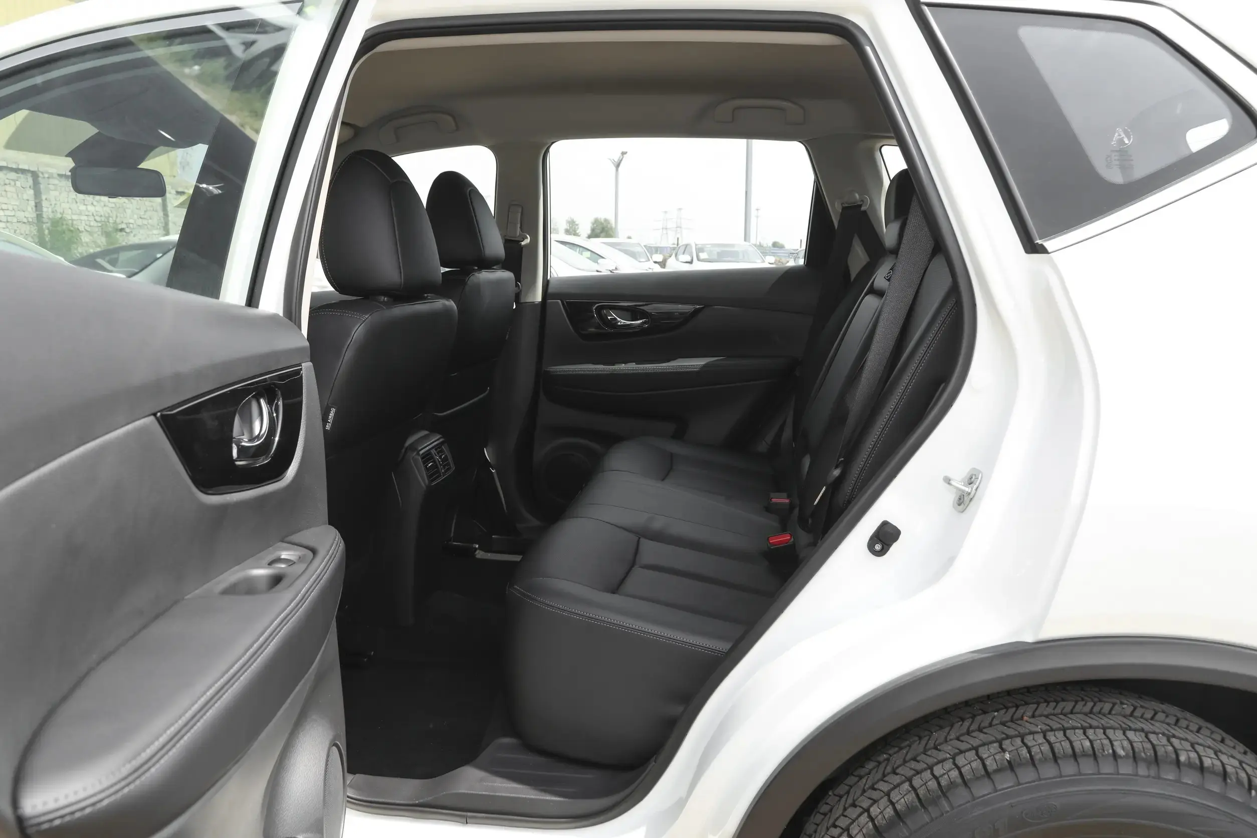 Dongfeng Nissan X Trail 38