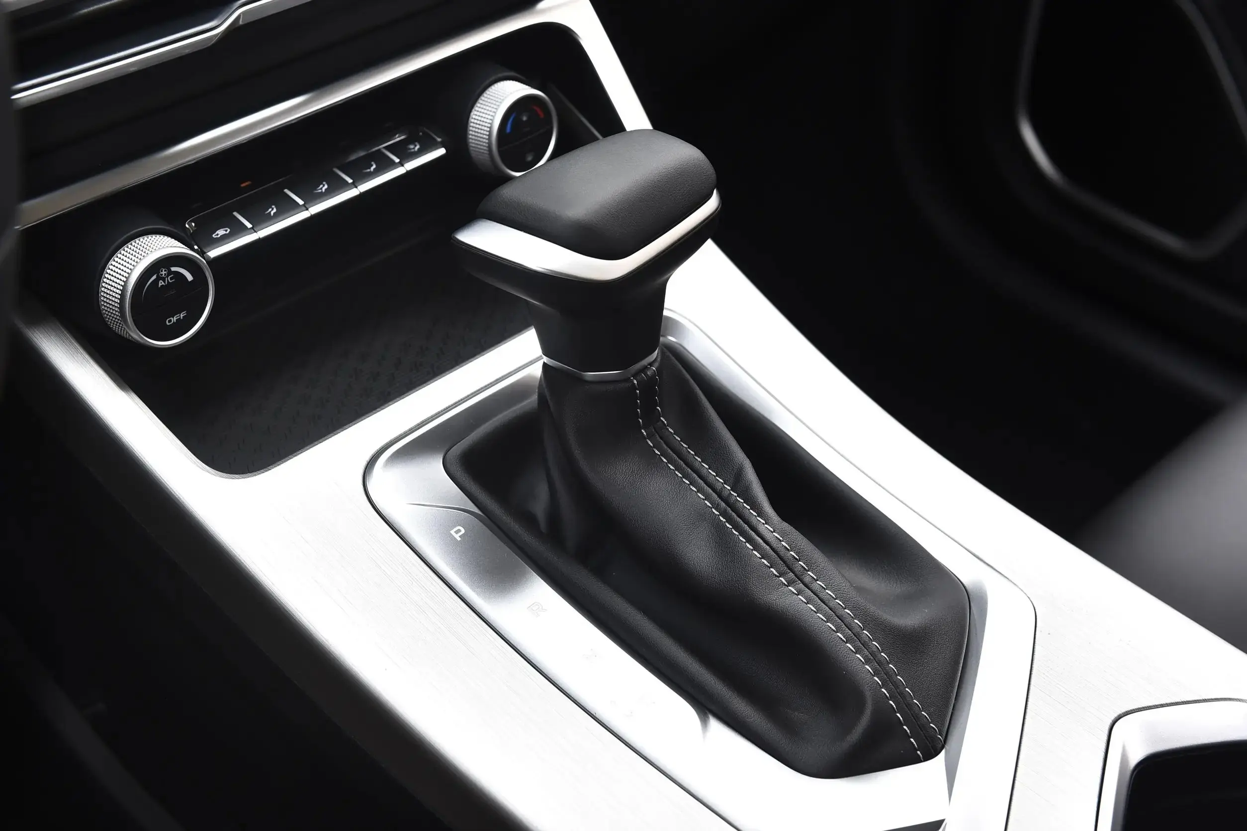 Geely Coolray 13