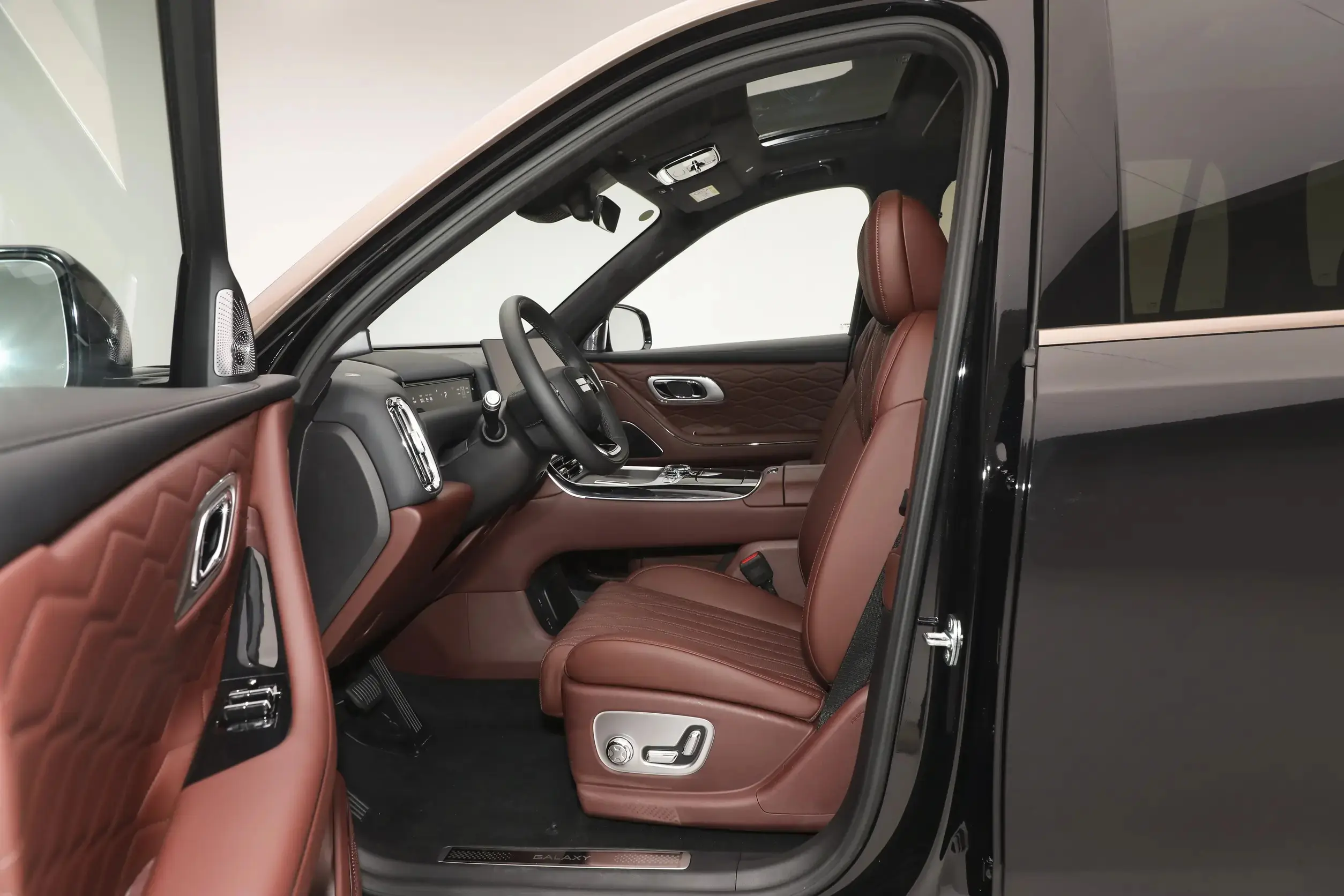 Geely Galaxy M9 15