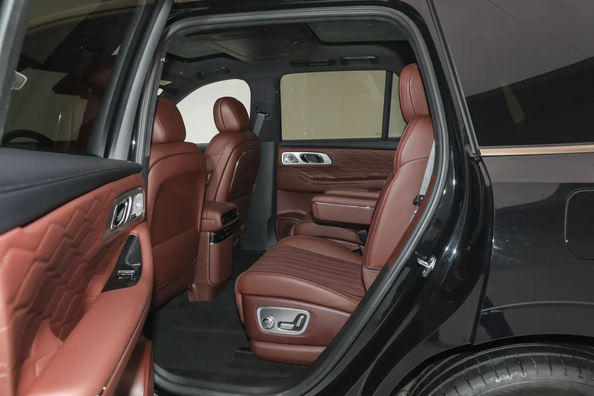 Geely Galaxy M9 17