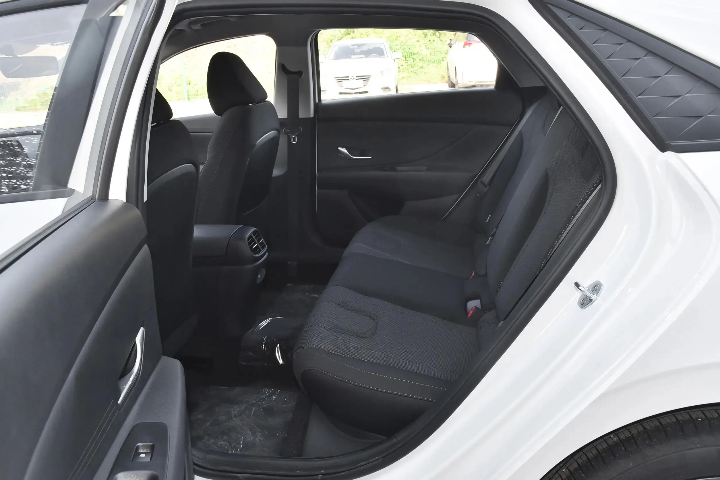 Hyundai Elantra 40