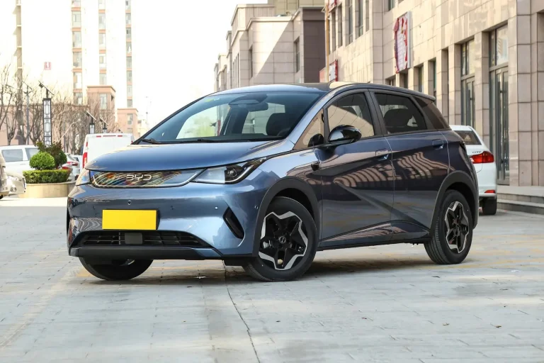 2025 BYD Dolphin 420KM front three-quarter view
