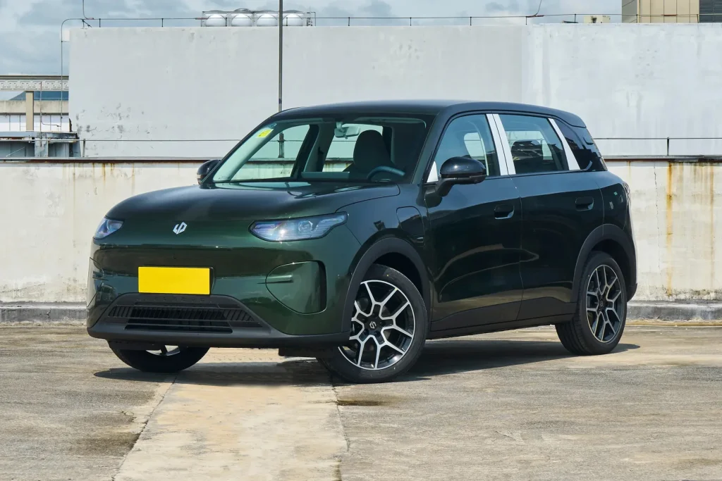 Green Leapmotor A10 electric SUV front three-quarter exterior