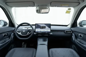 15 leapmotor a10 cockpit wide