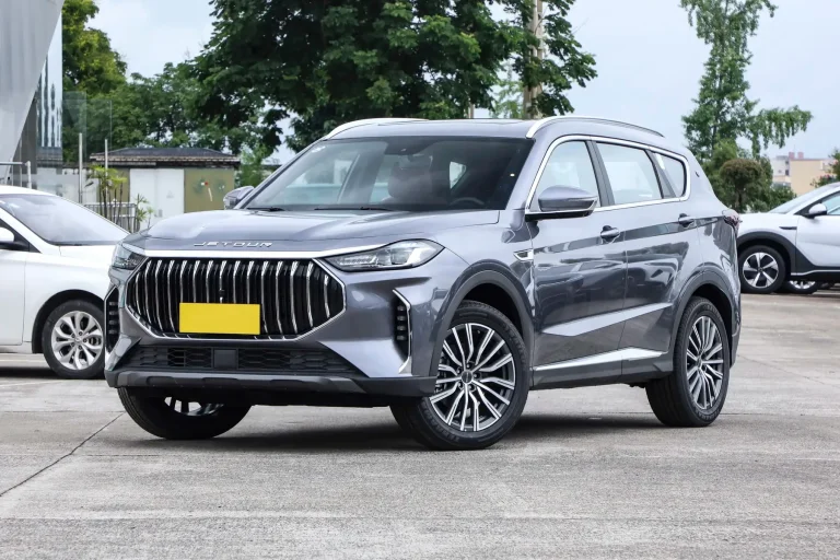 JETOUR X70 PLUS gray exterior outdoors front three-quarter view