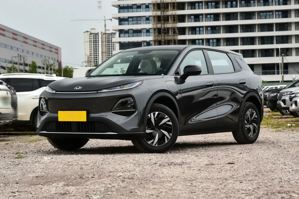 Changan Qiyuan Q05 electric SUV dark grey front three-quarter