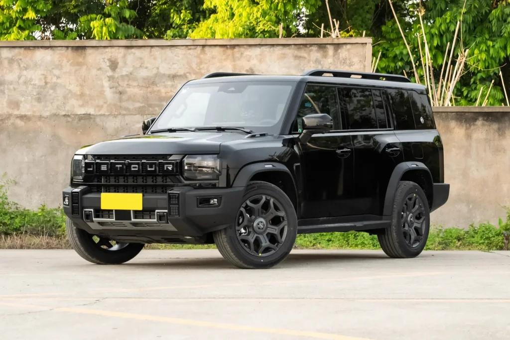 Black 2026 JETOUR Traveller 2.0TD XWD SUV front three-quarter exterior view