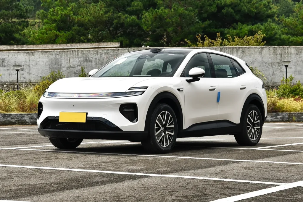 White Qiyuan Q06, front three-quarter exterior view outdoors